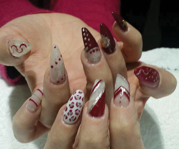 Nails, nails, nails… Smalto semipermanente, ricostruzione in gel …